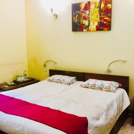 Homestay Chateau 39 New Delhi Buitenkant foto